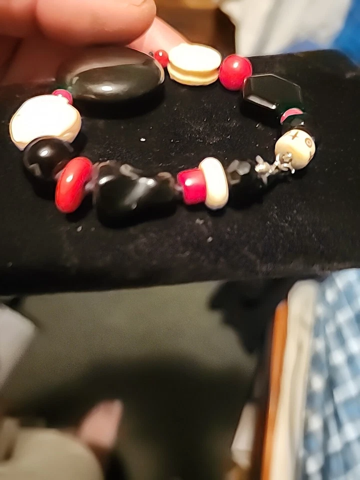 Handmade Rare & Unique Chunky Assorted Giant Carved Bead BRACELET - Image 4 of 4