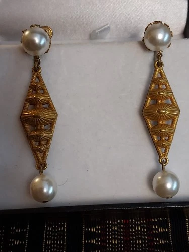 Vintage MIRIAM HASKELL Gold Filigree Pearl Drop Screwback Earrings SIGNED RARE