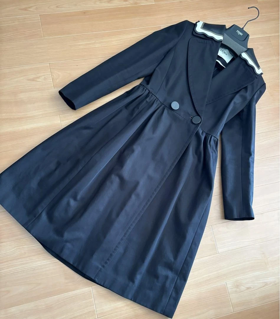 Trench coat Fendi in pelle con colletto pezzo unico 40 nero