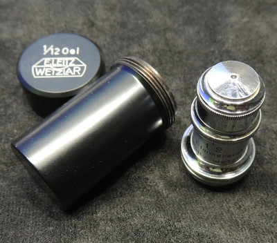E. Leitz Wetzlar Mikroskop Objektiv 1/12 Oel in geschwärzter Metall-Dose