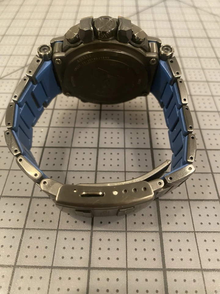 G-Shock MTG-B1000  - Image 4 of 4