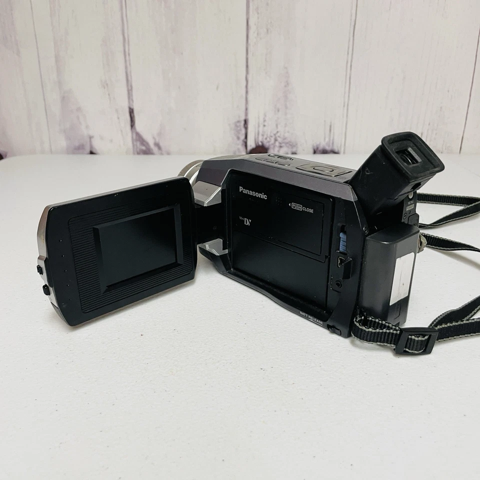 Panasonic PV-DV520 Silver 700X Digital Zoom Handheld Mini DV Palmcorder - Image 2 of 4