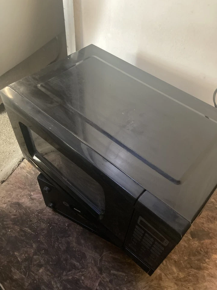 Rival 0.7 Cu. Ft. Digital Microwave Oven (Black, 700W) - Imagem 3 de 3