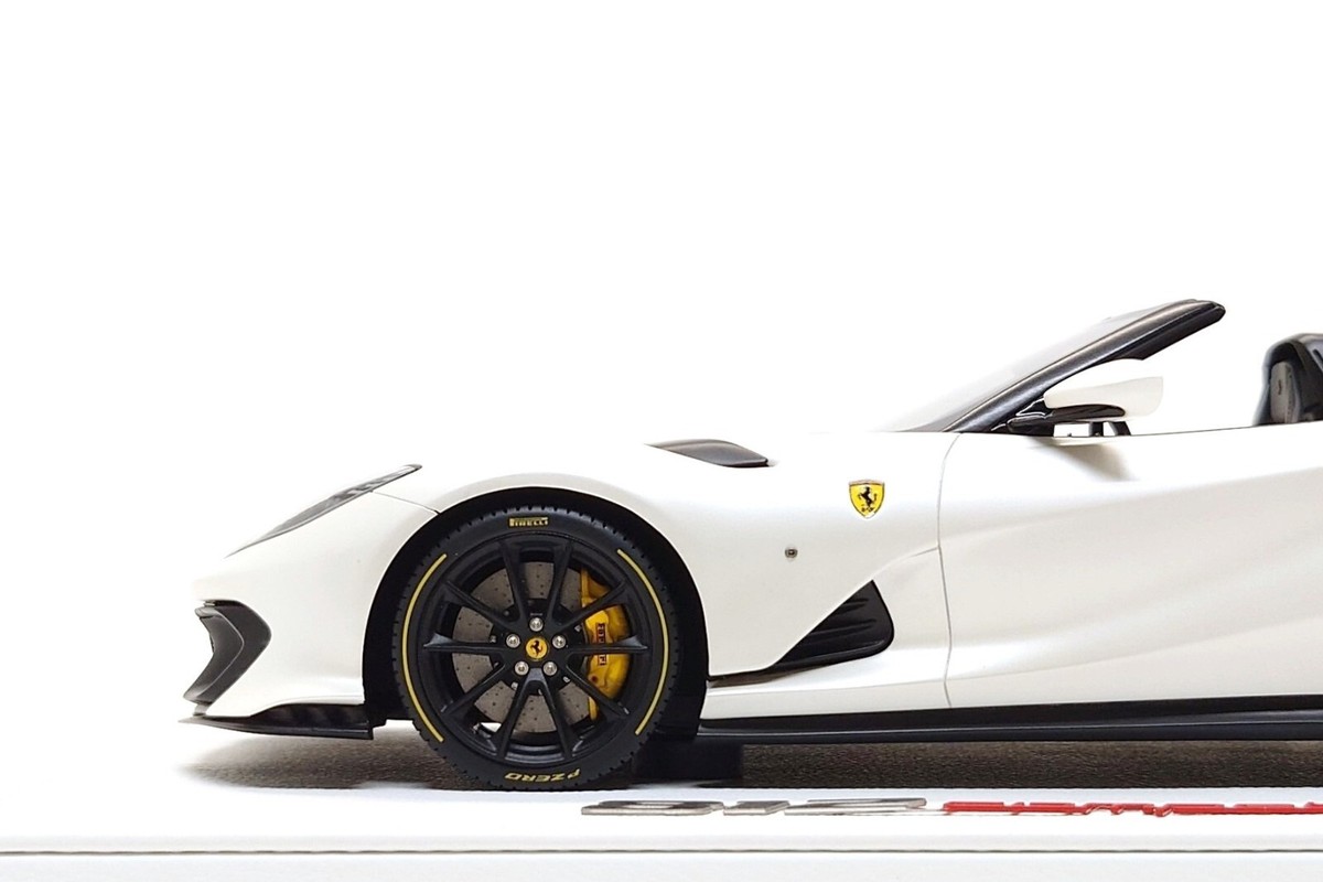 BBR Deluxe 1:18 Ferrari 812 Competizione Aperta in Bianco Fuji