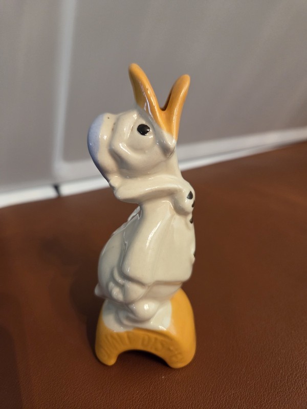 Very RARE  Walt Disney Donald Duck Pie Bird/ Vent 4.75"