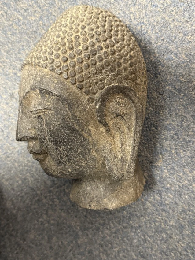 Cabeza de Buda china de piedra caliza del siglo XIX tallada en estilo del siglo VI Foto 4 de 4