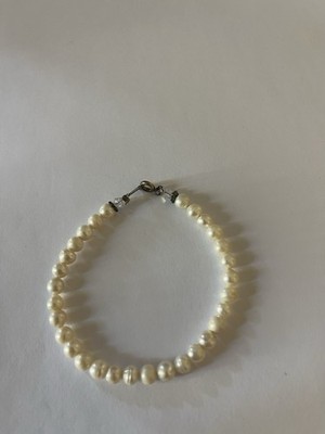 Single Strand Genuine Pearl Braclet with Metal Closure