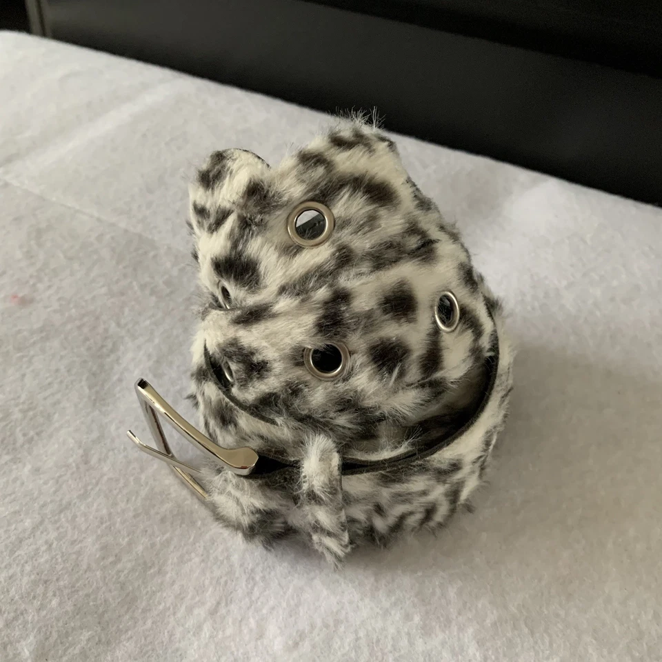 Cinturón de piel difusa blanco y negro con estampado de leopardo años 2000 accesorio de moda Foto 2 de 4