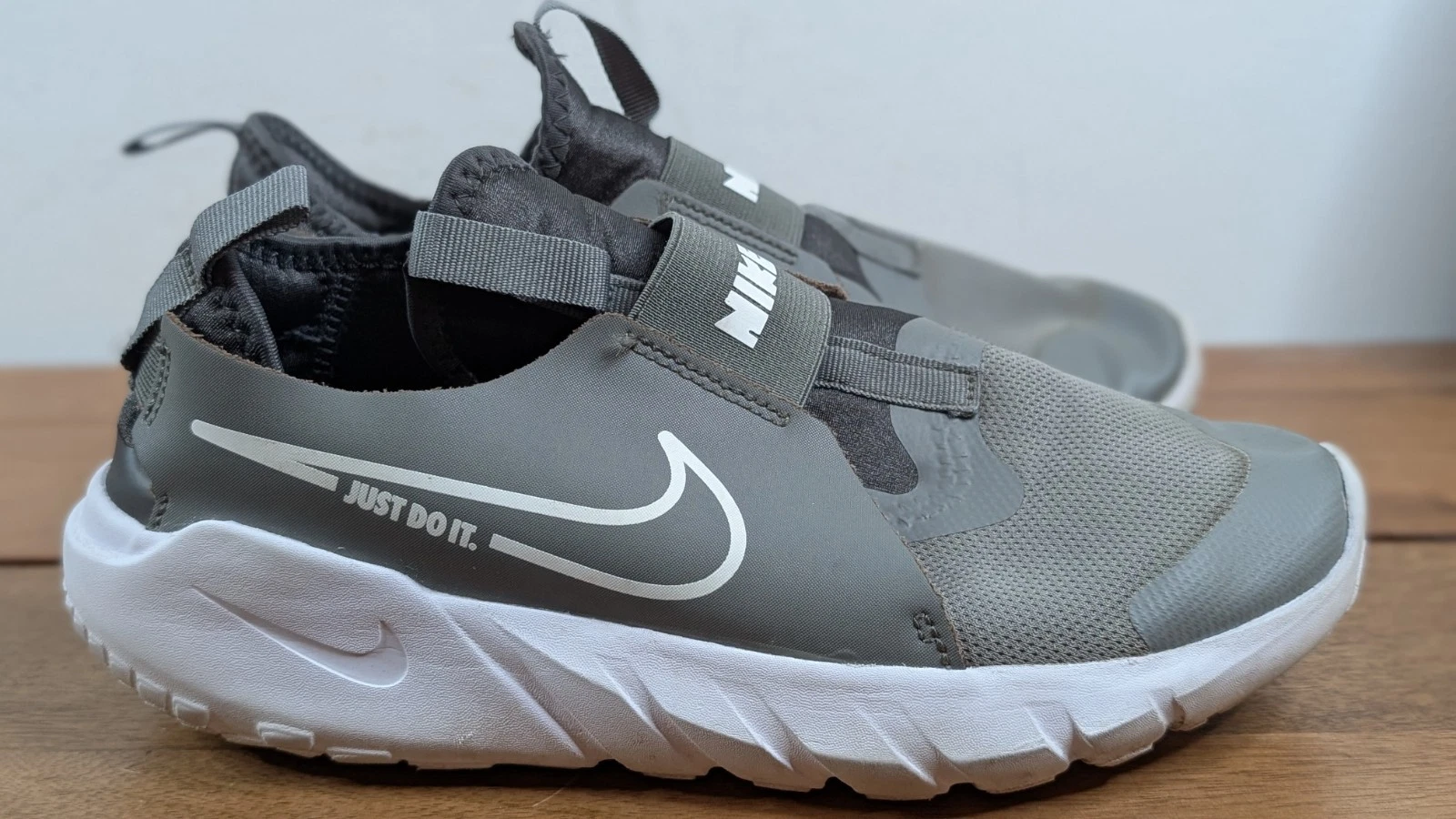 Taglia 7Y (GS) Nike Flex Runner 2 Low Flat Peltro S1