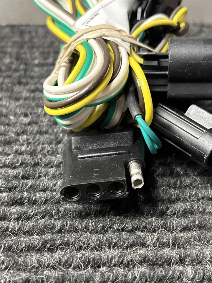 Arnés de cableado personalizado Curt 56027 para Buick Enclave/Chevrolet Malibu Foto 4 de 4