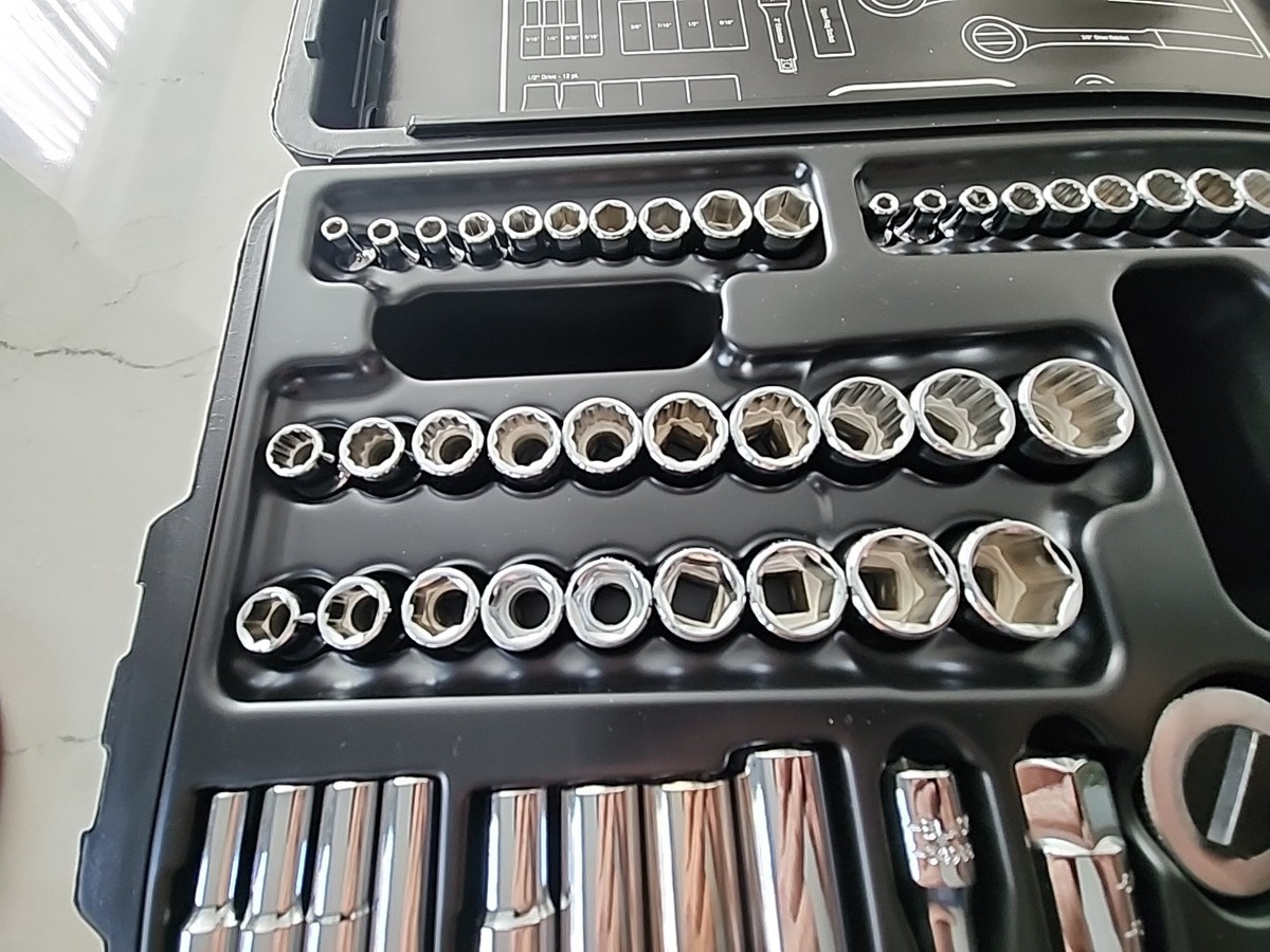 とちぼー Blackhawk by Proto 82 Piece Socket & Ratchet Set, 9782-B, In Hard