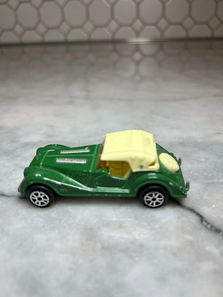 Coche de juguete fundido a presión Majorette Morgan 1980 hecho en Francia Foto 2 de 4