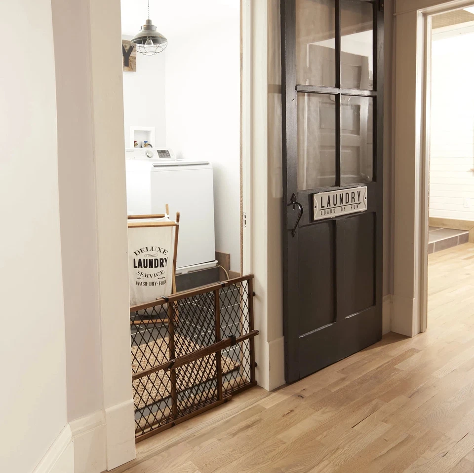 Puerta de madera ajustable Evenflo posición y valor de bloqueo, aberturas 26 - 42 pulgadas Ancho Foto 3 de 4