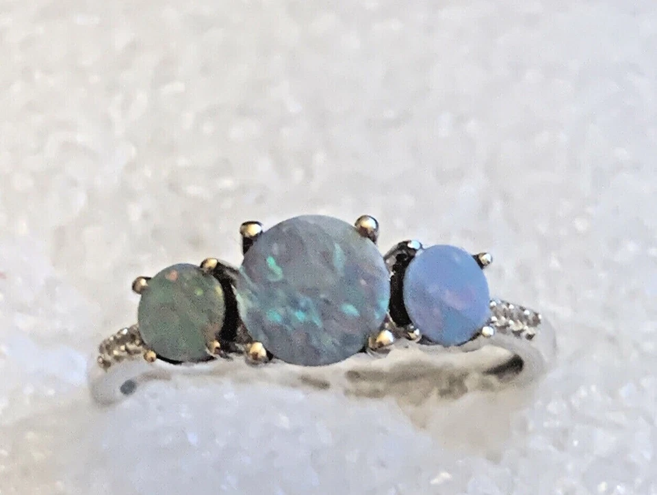 Anillo australiano ópalo de roca triplete 1,26 CTW circón talla 8 platino sobre plata Foto 2 de 4