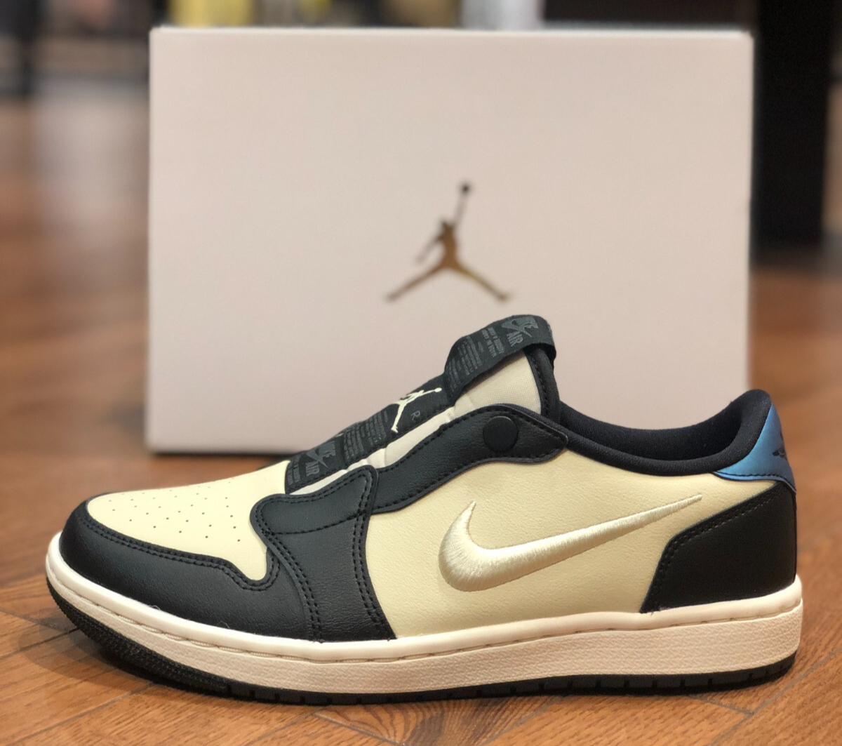 NEW* WOMEN Nike Air Jordan 1 Low Slip Triple Fossil/Black
