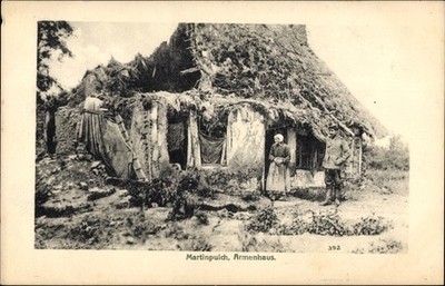 Ak Martinpuich Pas de Calais, Armenhaus, deutscher Soldat in Uniform - 10627031
