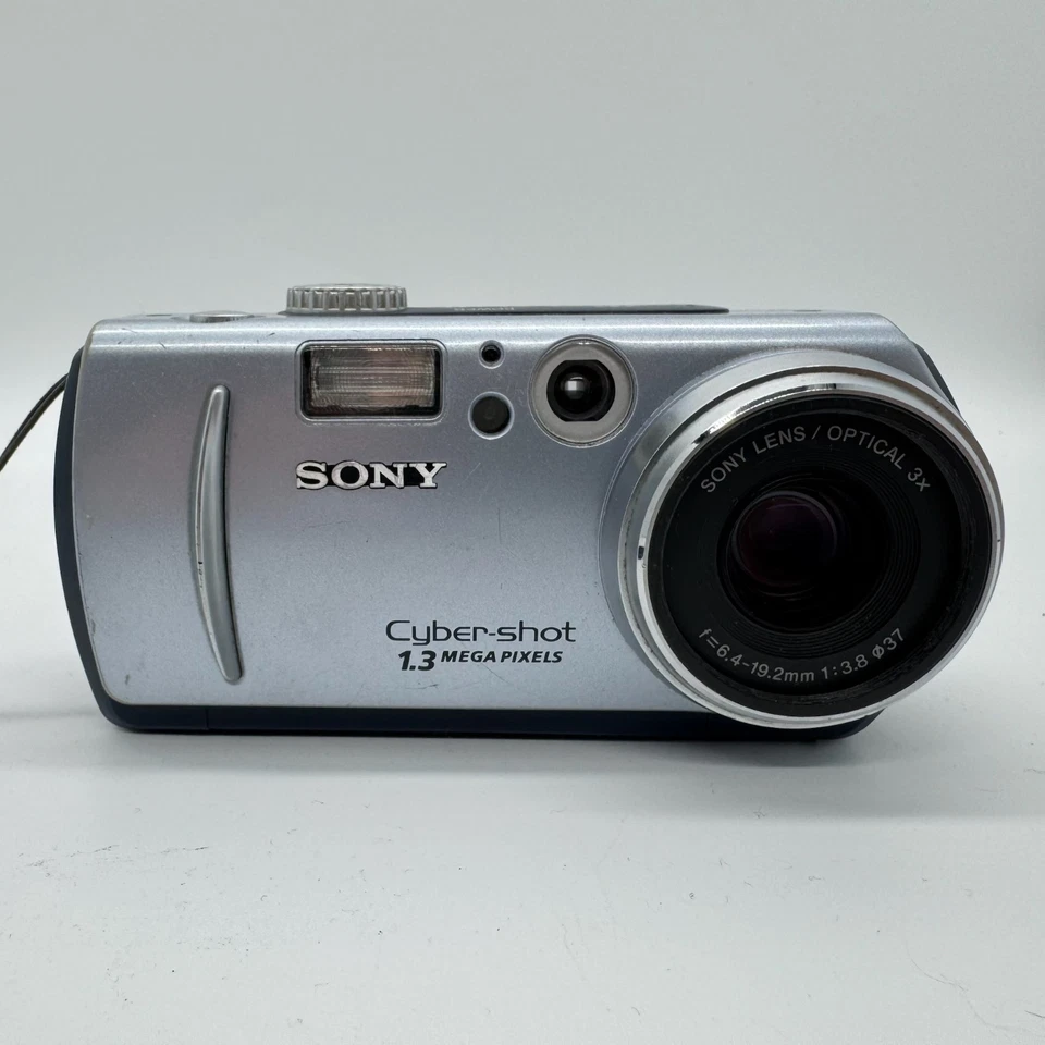 Sony Cyber-Shot DSC-P30 1.3 MP Silver Digital Camera w/ 8MB Memory Stick Tested - Image 2 of 4
