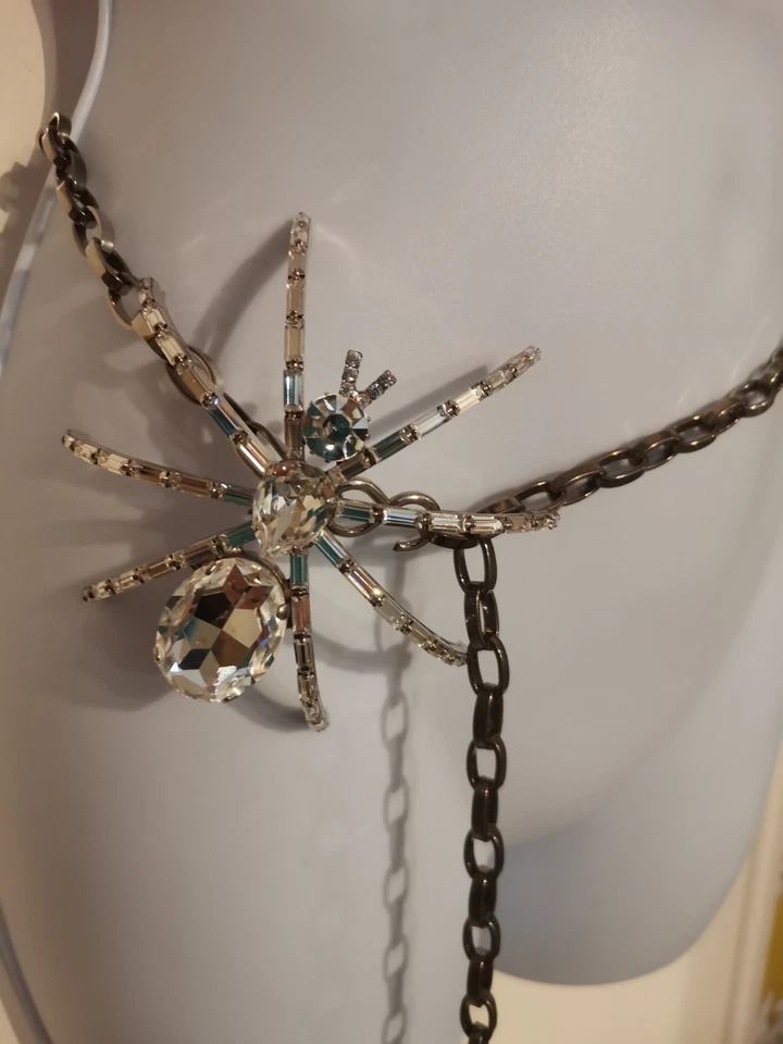 Butler and Wilson Spider Belt. Gunmetal Coloured Chain Belt With Crystal Spider - Image 3 of 4