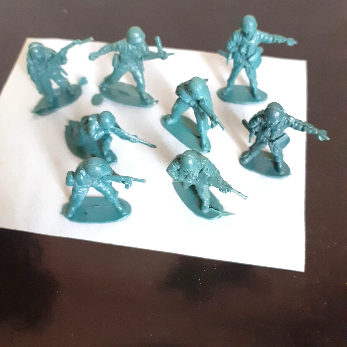 8 Soldats US WWII En Plastique à Peindre - Échelle 1/50 (35mm) - Bon état