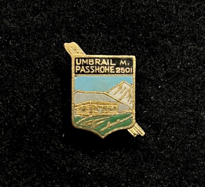 UMBRAIL PASS Vintage Ski Pin Badge SWITZERLAND Skiing Resort Souvenir Travel