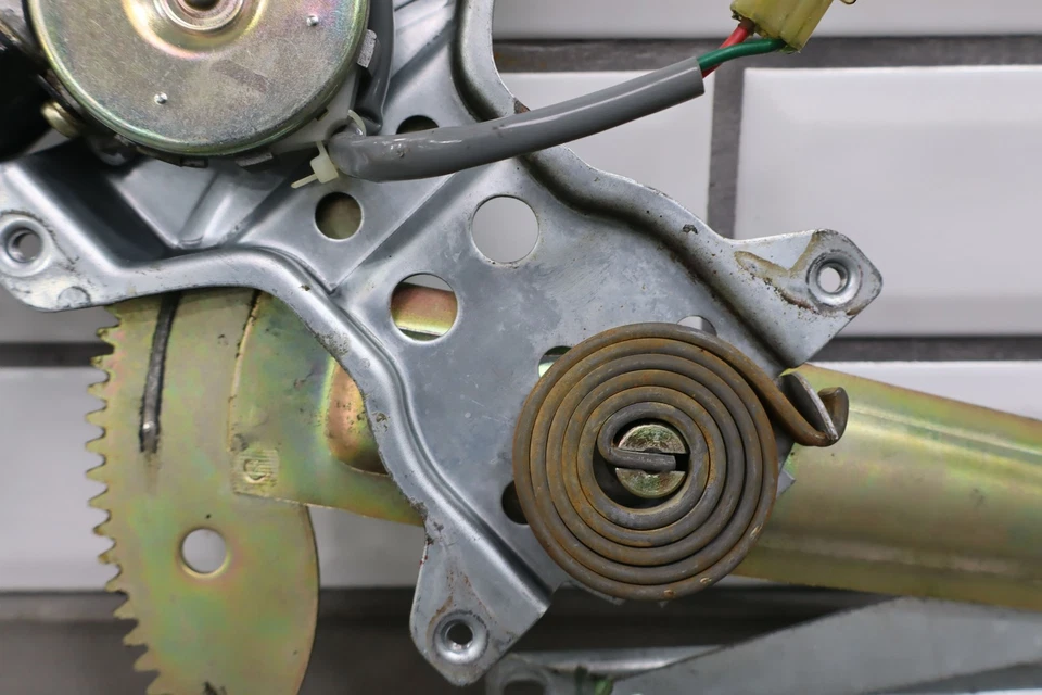 Regulador eléctrico puerta conductor izquierda Toyota Celica 1982-1985 Foto 4 de 4