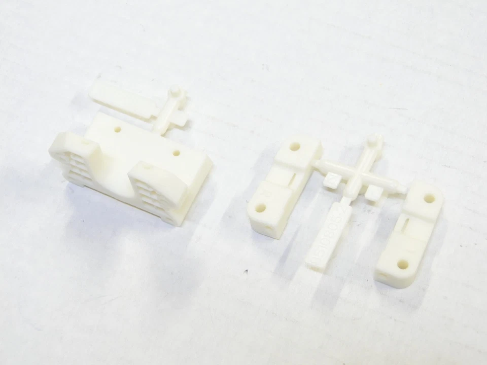 NEW ASSOCIATED RC10 89 MASAMI HIROSAKA EDITION Hinge Pin Mounts Fr Bulkhead AM14 - Image 2 of 3