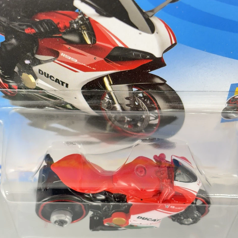 2019 Hot Wheels Ducati 1199 Panigale Red HW Moto 2/5 58/250 - Image 4 of 4