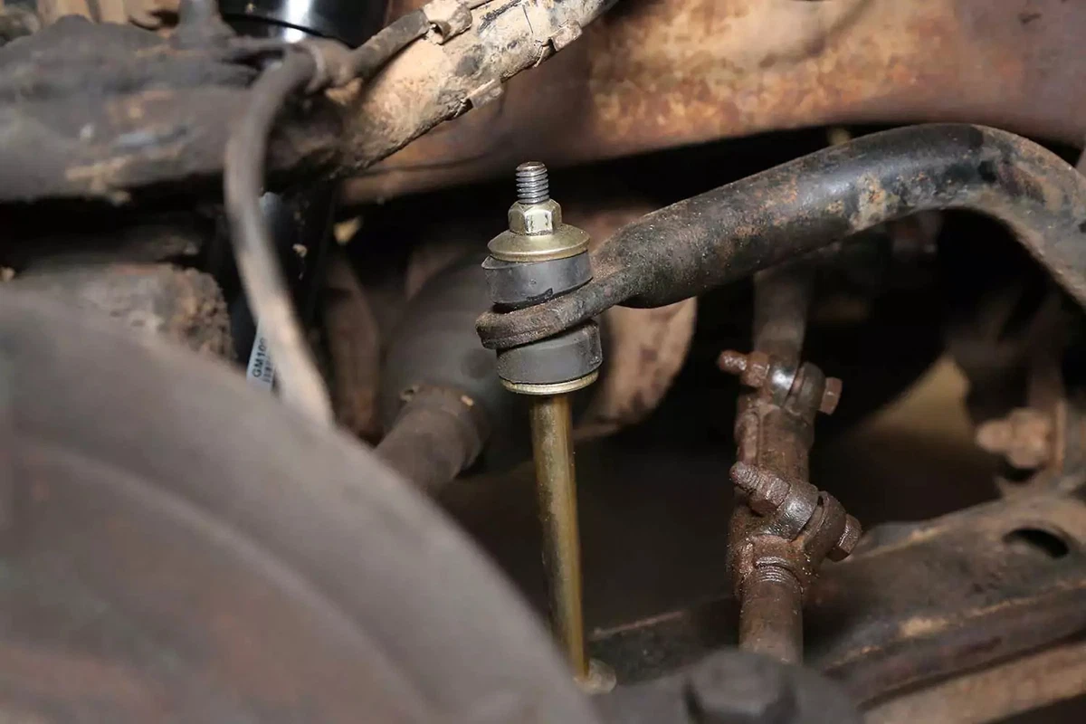 The new sway bar end links are properly installed.