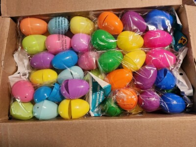Easter egg treat containers  (lot of 126)