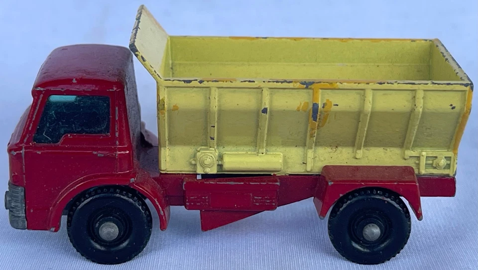 Caja de cerillas vintage (1-75) 70b Ford Gritter rojo y amarillo - ruedas de plástico negro Foto 4 de 4