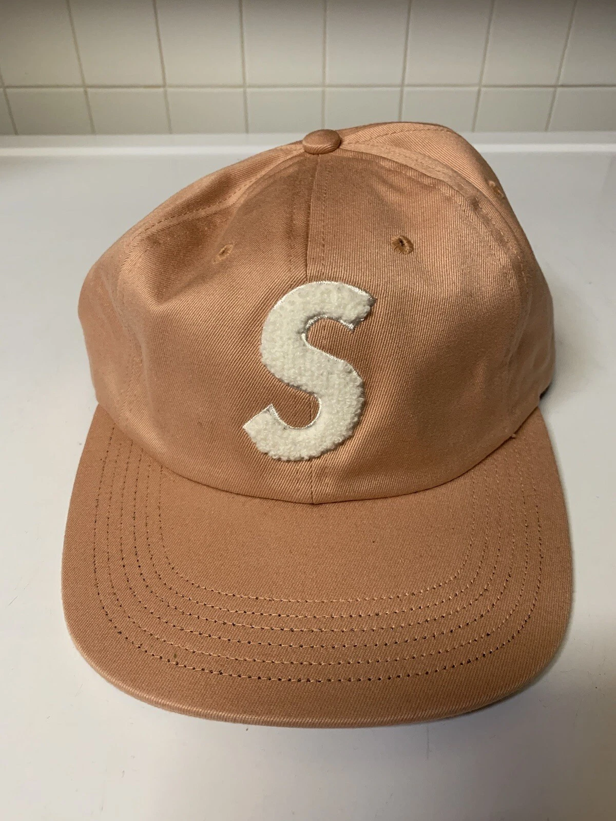Capuchon Supreme Chenille S Logo 6 panneaux rose corail taille unique F/W 16 RARE