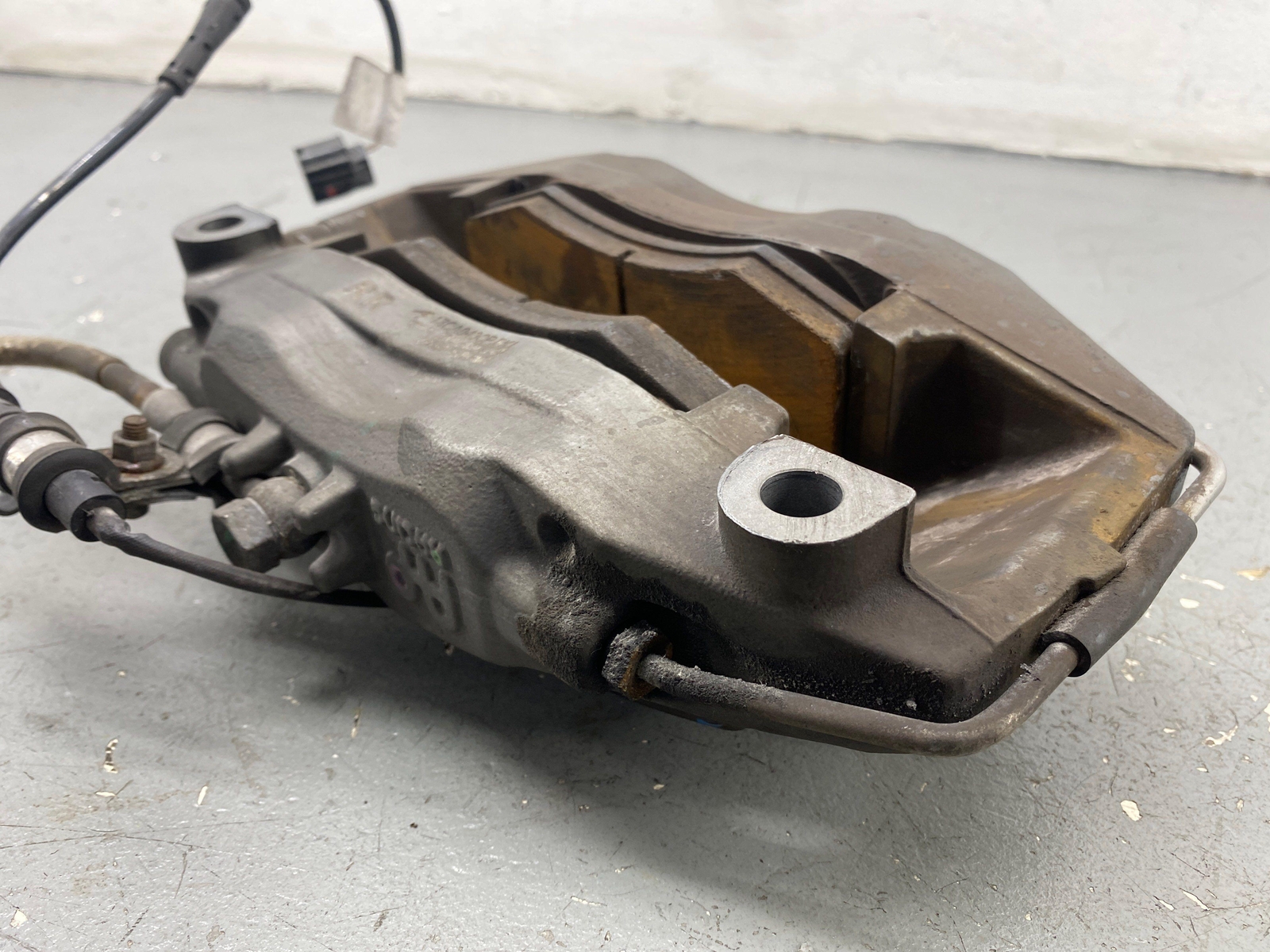 2020-2023 MCLAREN GT REAR RIGHT BRAKE CALIPER GREY OEM 2021 2022