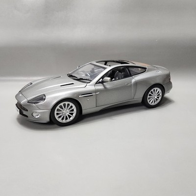 Beanstalk Group Aston Martin Vanquish Silver 1:18 Scale Diecast James Bond