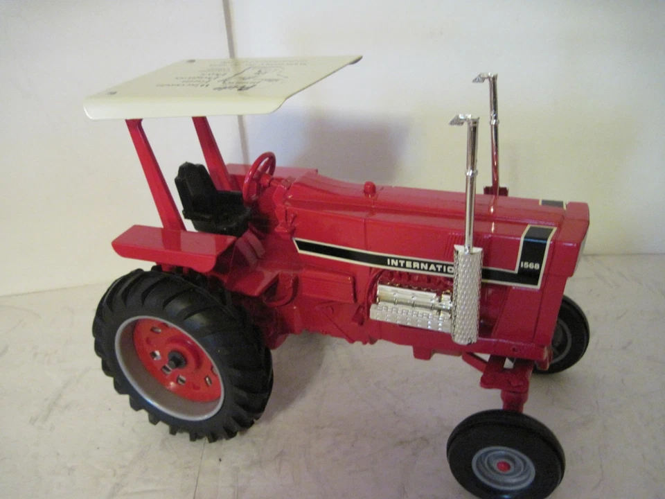 International Harvestor 1568 Farm Toy Tractor 1/16 - Image 2 of 4