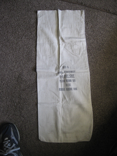 2 VINTAGE FEDERAL RESERVE CANVAS SIZE-F AND SIZE-G BANK BAGS - Picture 2 of 6