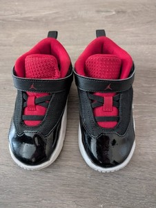 Air Jordan Max Aura 6 TD Toddler Black Gym Red White (size 9C)