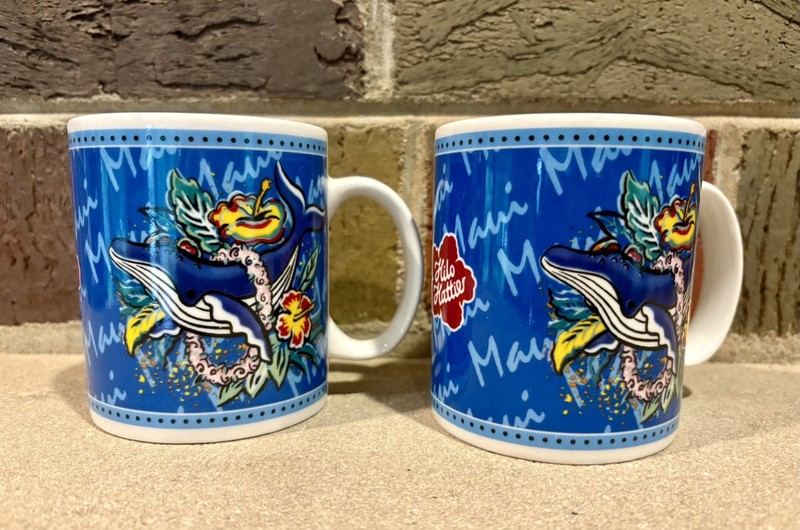 HILO HATTIE  2002 Island Heritage Maui Hawaii Blue Whale w/Lei  Mug Set of 2