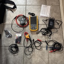 FLUKE 125B SCOPEMETRO INDUSTRIALE 40MHZ CON ACCESSORI E BORSA - SPEDIZIONE GRATUITA