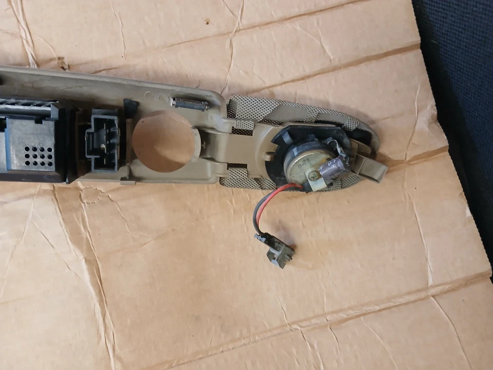 95-99 CHEVY Silverado TAHOE SUBURBAN GMC YUKON Driver Master Power Switch beige - Image 3 of 4