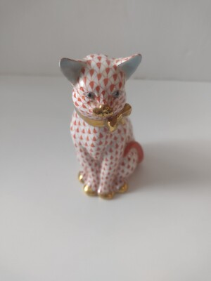 Herend Figurine Cat with Gold Bow 4.5'' -  Rust Fishnet 15319