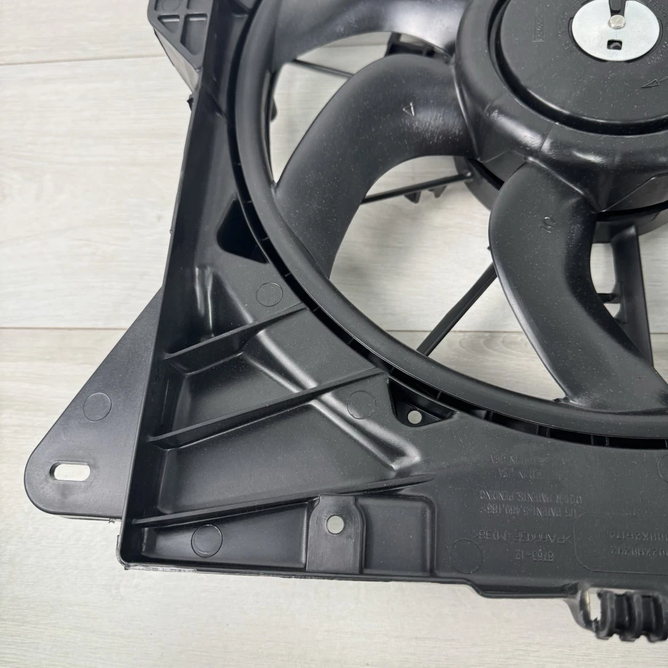 Ventilador radiador refrigeración motor Ford Explorer 2016-2018 OEM DG13-8C607-DD Foto 2 de 4