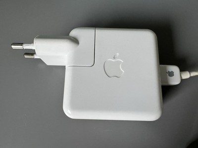 Apple MagSafe 1 Power Adapter 60W (A1184)   ADP-60AD B