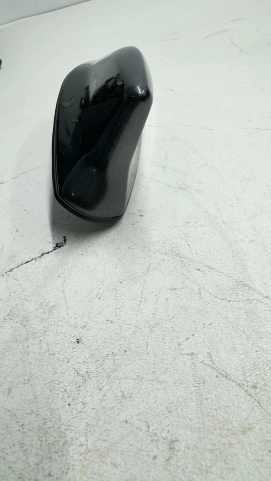 2017 TOYOTA PRIUS Prime НАРУЖНАЯ УСТАНОВЛЕННАЯ НА КРЫШЕ АНТЕННА С АКУЛЬИМИ ПЛАВНИКАМИ МАГНИТНАЯ ОТ ОРИГИНАЛЬНОГО ПРОИЗВОДИТЕЛЯ - Изображение 3 из 4