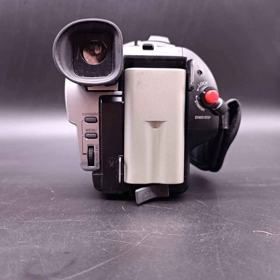 PARTS ONLY Sony DCR-TR7000 Handycam Camcorder Digital8 Hi8 Please Read More - Image 4 of 4