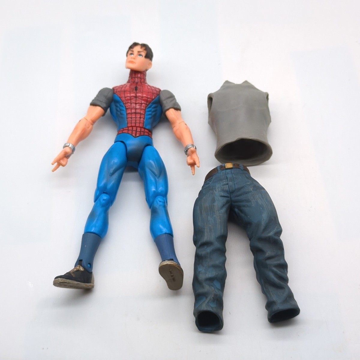 Marvel Classics ToyBiz 2004 Secret Identity Spider-Man Peter