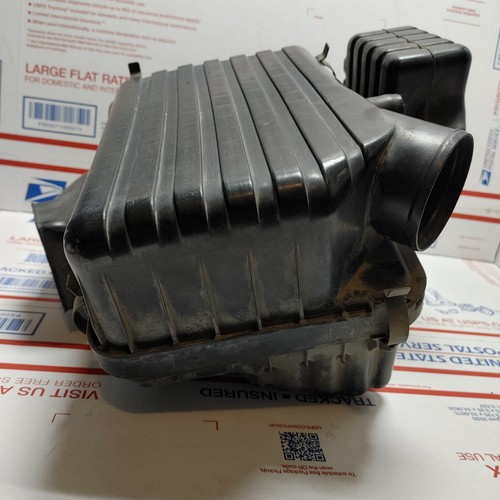 95 Isuzu Rodeo Air Filter Cleaner Box w/ Mounting Bolts OEM - Picture 4 of 14
