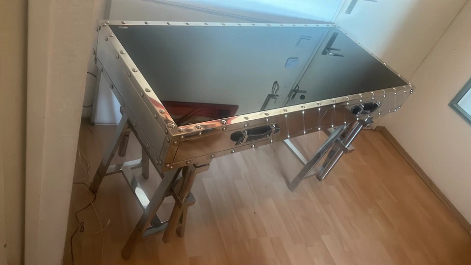 schreibtisch mit schubladen