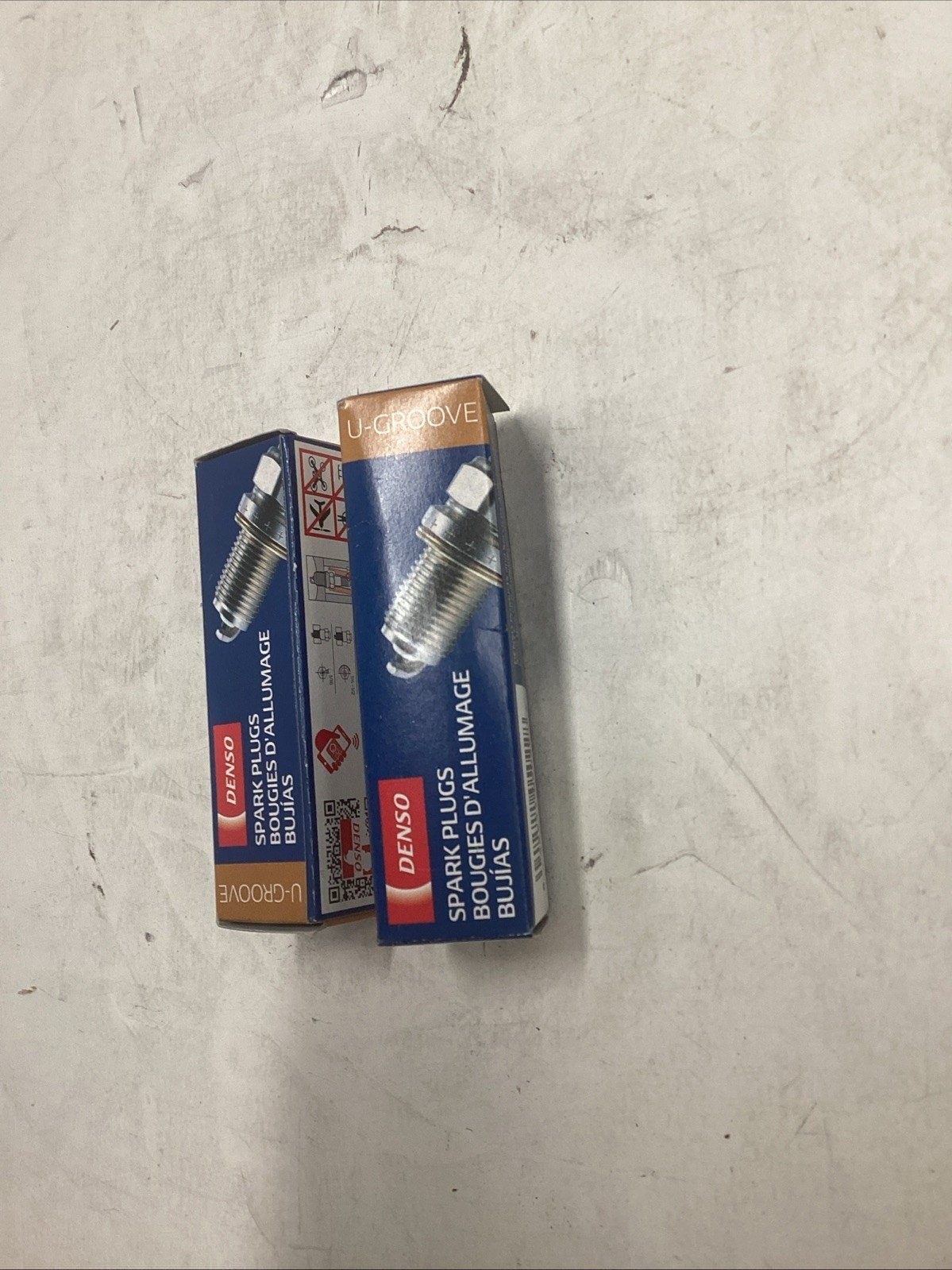 DENSO Spark Plug-U-groove  T16EPR-U Lot Of 2 H-814