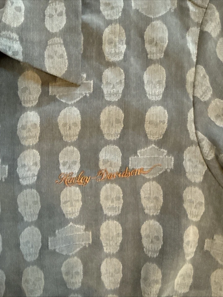 Harley Davidson Silk Button Down SS Mens Size M Embroidered Logo Gray Skulls - Image 2 of 4