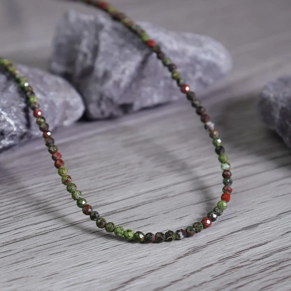 Gargantilla delicada collar minimalista con cuentas de piedras preciosas de cristal de piedra de sangre de dragón de 2 mm Foto 2 de 4